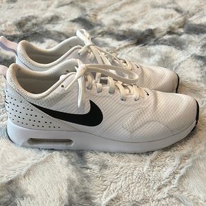 Nike Air Max Tavas size 8